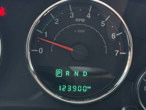 Used 2015 Jeep Wrangler Unlimited Freedom Edition image 18