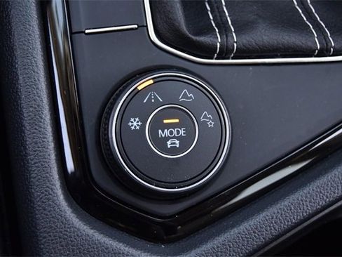 Certified 2023 Volkswagen Taos SE image 18