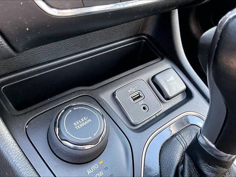 Used 2022 Jeep Cherokee Latitude Lux w/ Sun & Sound Group AWD/4WD image 28