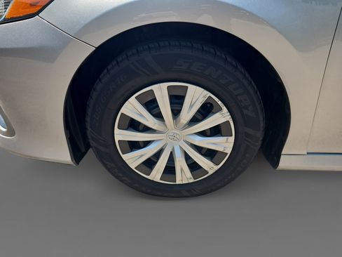 Used 2021 Toyota Camry LE FWD image 10