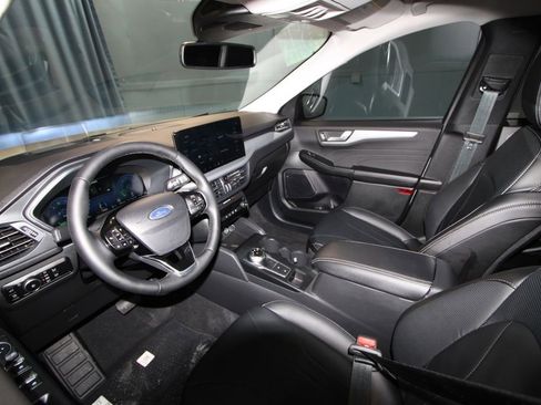 Used 2026 Ford Escape SE w/ PHEV Premium Package image 2