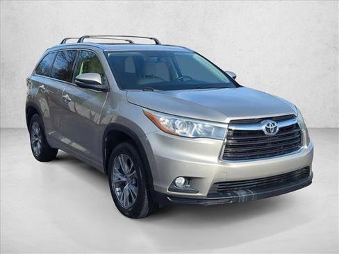 Used 2015 Toyota Highlander XLE image 3