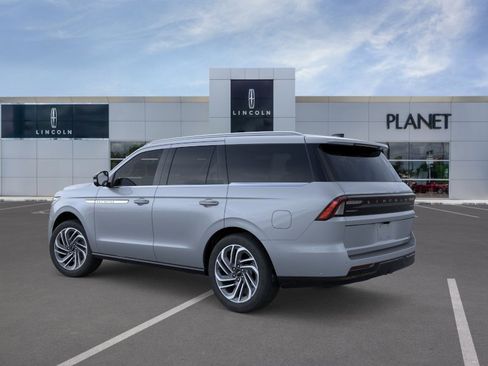 New 2026 Lincoln Navigator Reserve image 4