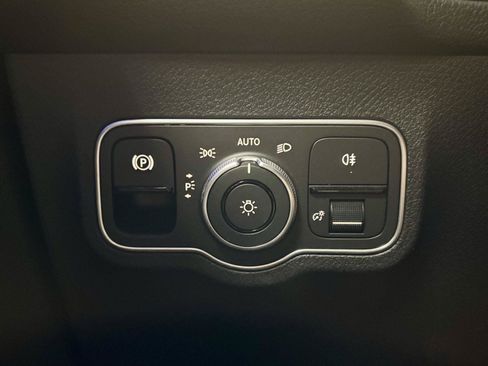 Used 2023 Mercedes-Benz EQB 300 4MATIC w/ Exclusive Package image 27