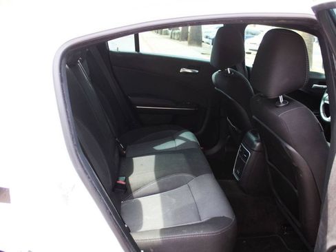 Used 2016 Dodge Charger SE RWD image 13