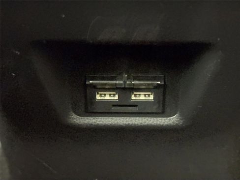 Used 2021 Toyota RAV4 XLE image 33