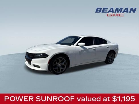 Used 2016 Dodge Charger SXT w/ Plus Group RWD image 3