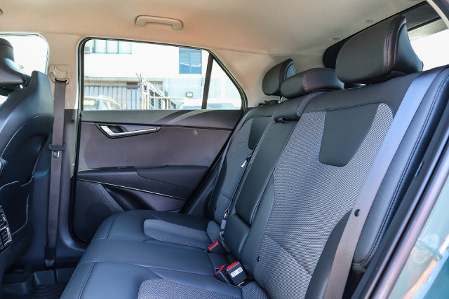 Certified 2025 Kia Niro EX FWD image 19