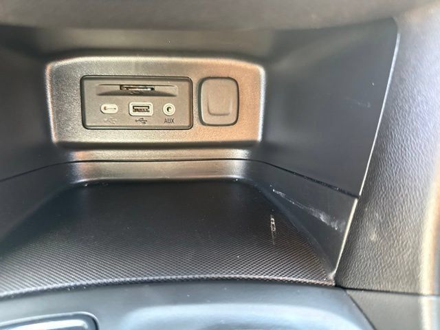 Used 2024 Chevrolet Equinox RS w/ RS Leather Package FWD image 21