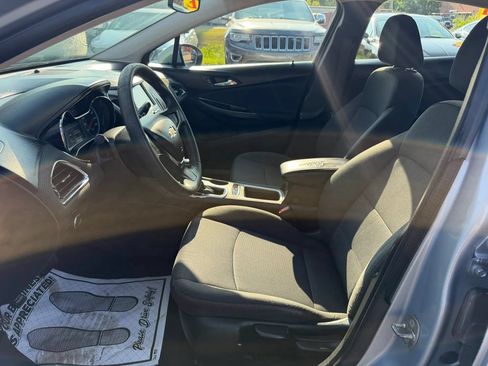 Used 2017 Chevrolet Cruze LS FWD image 12