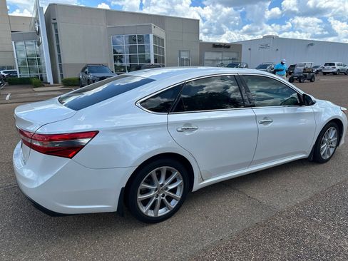 Used 2013 Toyota Avalon XLE Touring FWD image 5