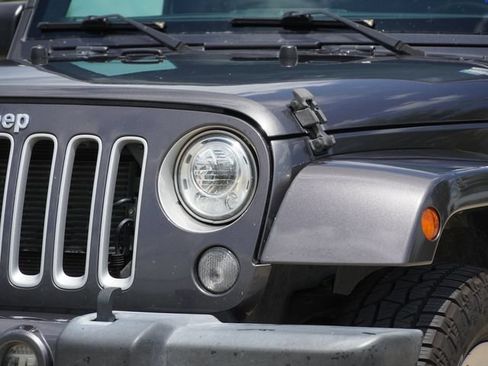 Used 2017 Jeep Wrangler Unlimited Sahara w/ Connectivity Group AWD/4WD image 4