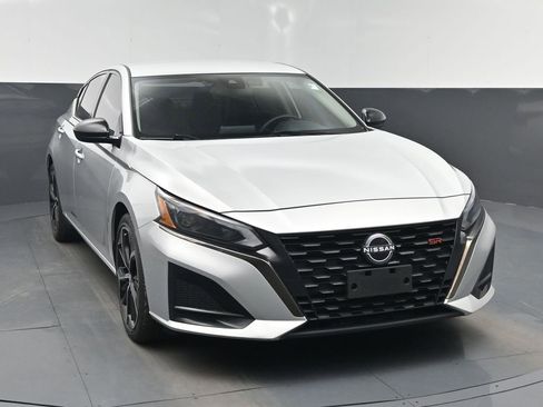 Used 2023 Nissan Altima 2.5 SR FWD image 21