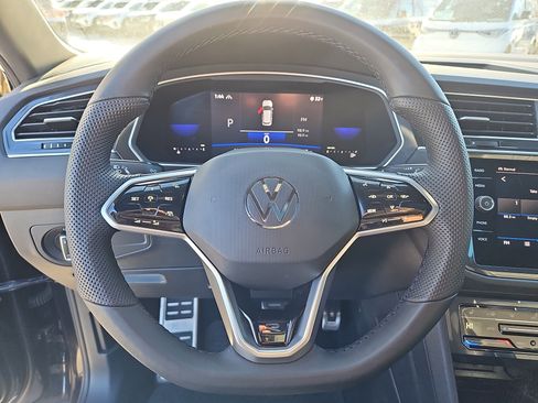 Certified 2022 Volkswagen Tiguan SE R-Line image 23