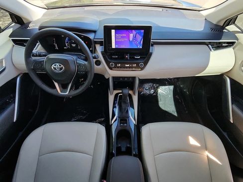 Used 2024 Toyota Corolla Cross XLE w/ Convenience Package FWD image 14