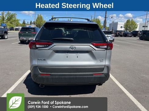 Used 2022 Toyota RAV4 XLE Premium AWD/4WD image 4