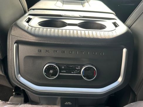 New 2025 Ford Expedition Active image 17