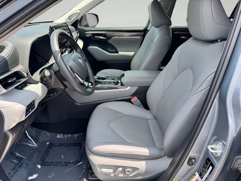 Used 2024 Toyota Highlander Limited AWD/4WD image 33