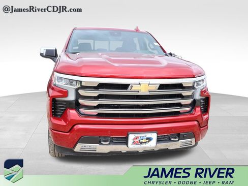 Used 2023 Chevrolet Silverado 1500 High Country w/ Technology Package AWD/4WD image 10