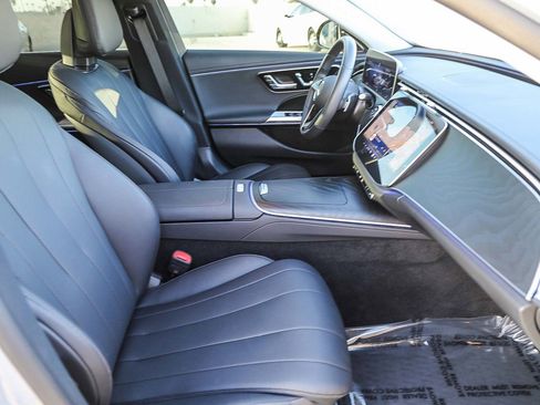 Used 2025 Mercedes-Benz E 350 Sedan image 16