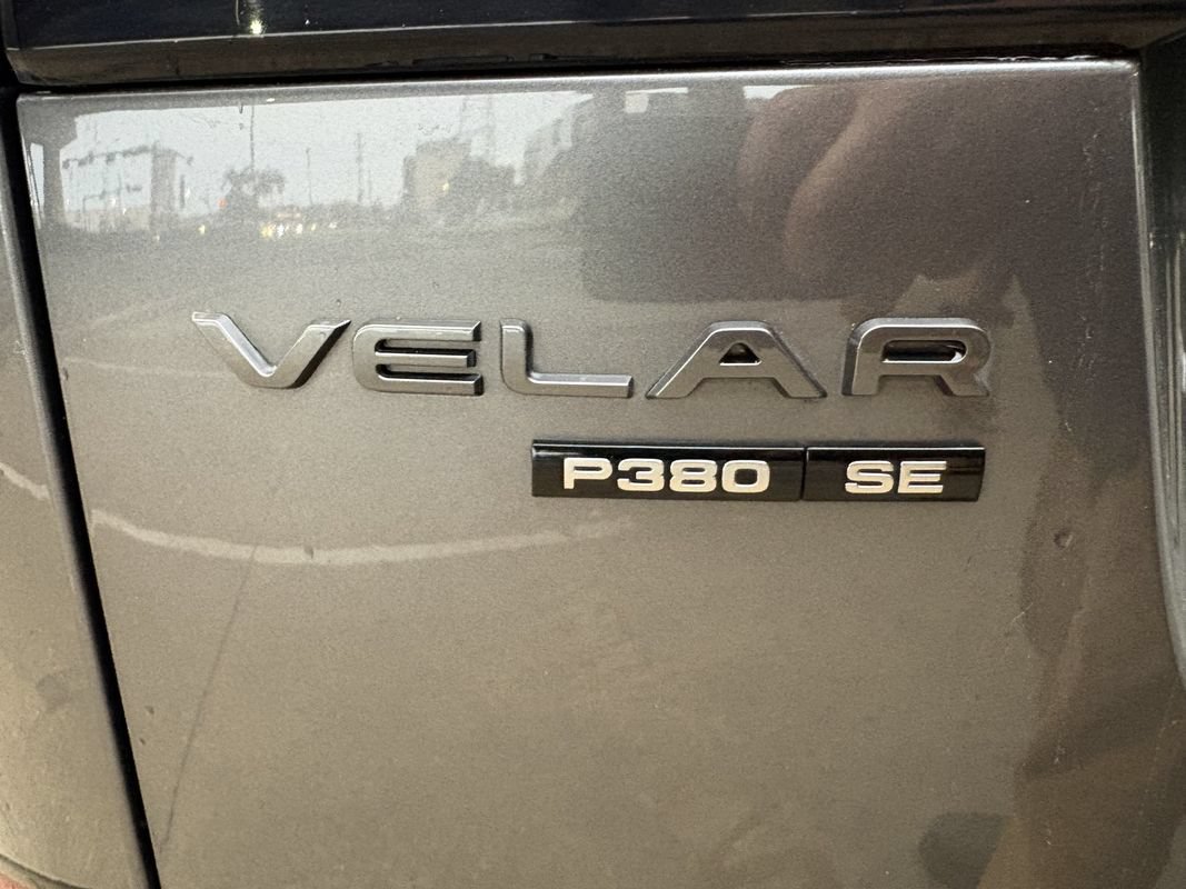 Used 2018 Land Rover Range Rover Velar R-Dynamic SE AWD/4WD image 10