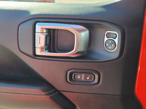 Used 2025 Jeep Wrangler Unlimited Sahara image 30