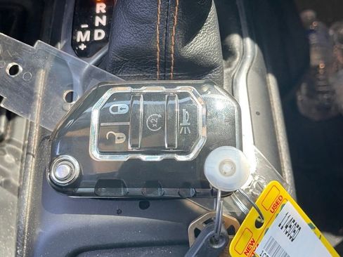 Used 2023 Jeep Gladiator Overland AWD/4WD image 12