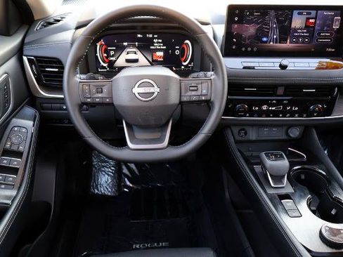 Certified 2026 Nissan Rogue Platinum w/ Platinum Premium Package AWD/4WD image 16