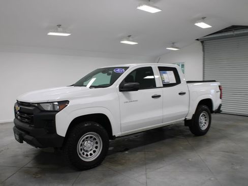 Used 2023 Chevrolet Colorado W/T w/ WT Convenience Package II AWD/4WD image 4