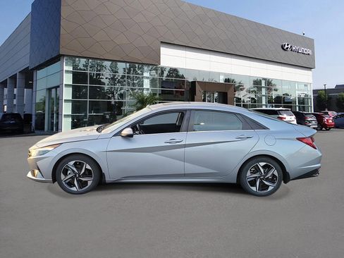 Certified 2022 Hyundai Elantra SEL w/ Convenience + Premium Package image 3