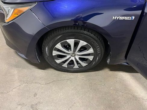 Used 2021 Toyota Corolla LE FWD image 31