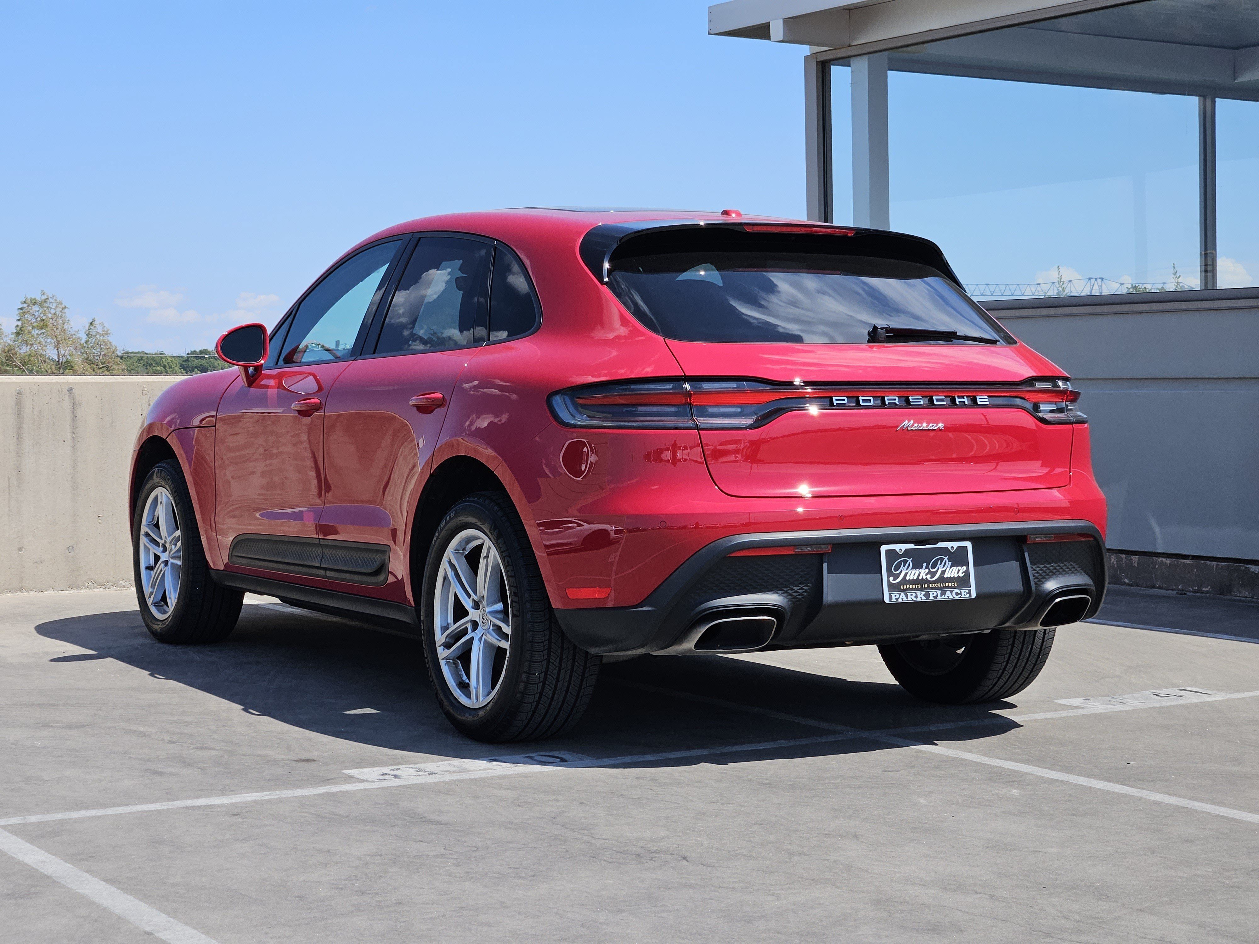 Certified 2026 Porsche Macan AWD/4WD image 3