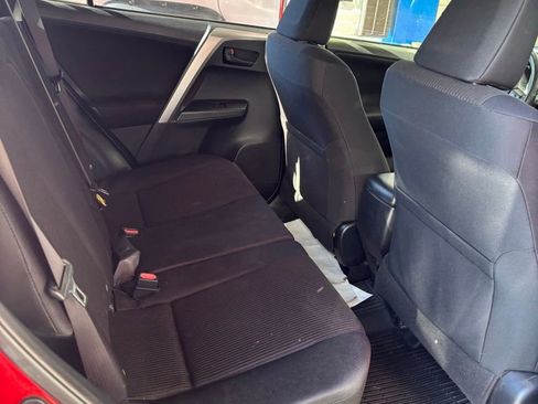 Used 2017 Toyota RAV4 LE image 5