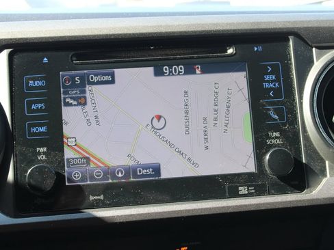 Used 2019 Toyota Tacoma TRD Sport AWD/4WD image 19