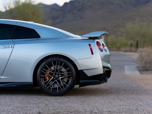 Used 2024 Nissan GT-R Premium w/ Floor Mat Package AWD/4WD image 23