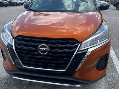 Used 2021 Nissan Kicks SV FWD image 1