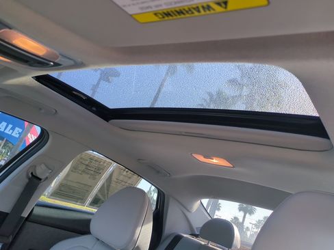 Used 2025 Hyundai Elantra Limited image 18