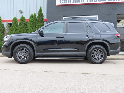 Used 2024 Honda Pilot TrailSport image 9