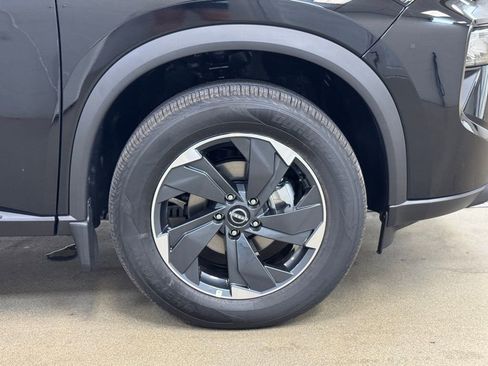 Certified 2026 Nissan Rogue SV AWD/4WD image 4