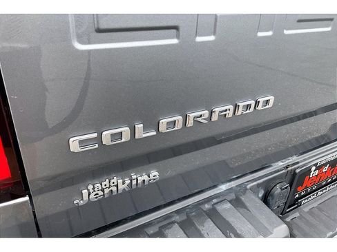 Used 2022 Chevrolet Colorado Z71 AWD/4WD image 32