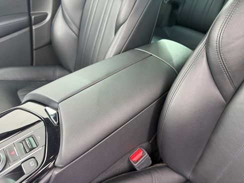 Used 2021 Maserati Levante image 23