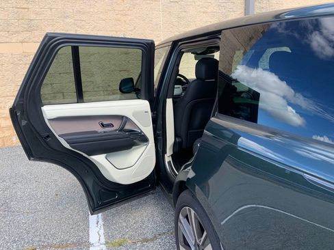 Certified 2023 Land Rover Range Rover SE image 12