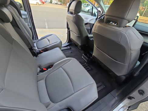 Used 2025 Toyota Sienna XLE image 17