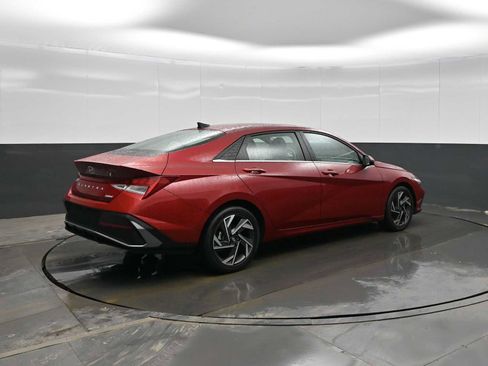Certified 2025 Hyundai Elantra Limited image 8
