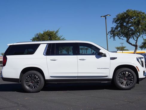 New 2026 GMC Yukon XL Elevation image 2