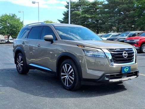 Used 2023 Nissan Pathfinder Platinum w/ Cargo Package AWD/4WD image 3
