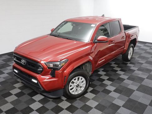 Used 2025 Toyota Tacoma SR5 AWD/4WD image 2
