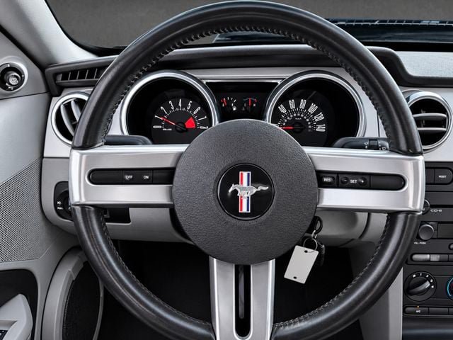 Used 2005 Ford Mustang GT RWD image 17