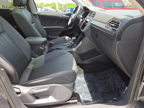 Used 2024 Volkswagen Tiguan SE FWD image 14