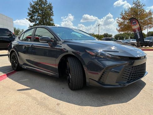 Used 2026 Toyota Camry SE FWD image 4